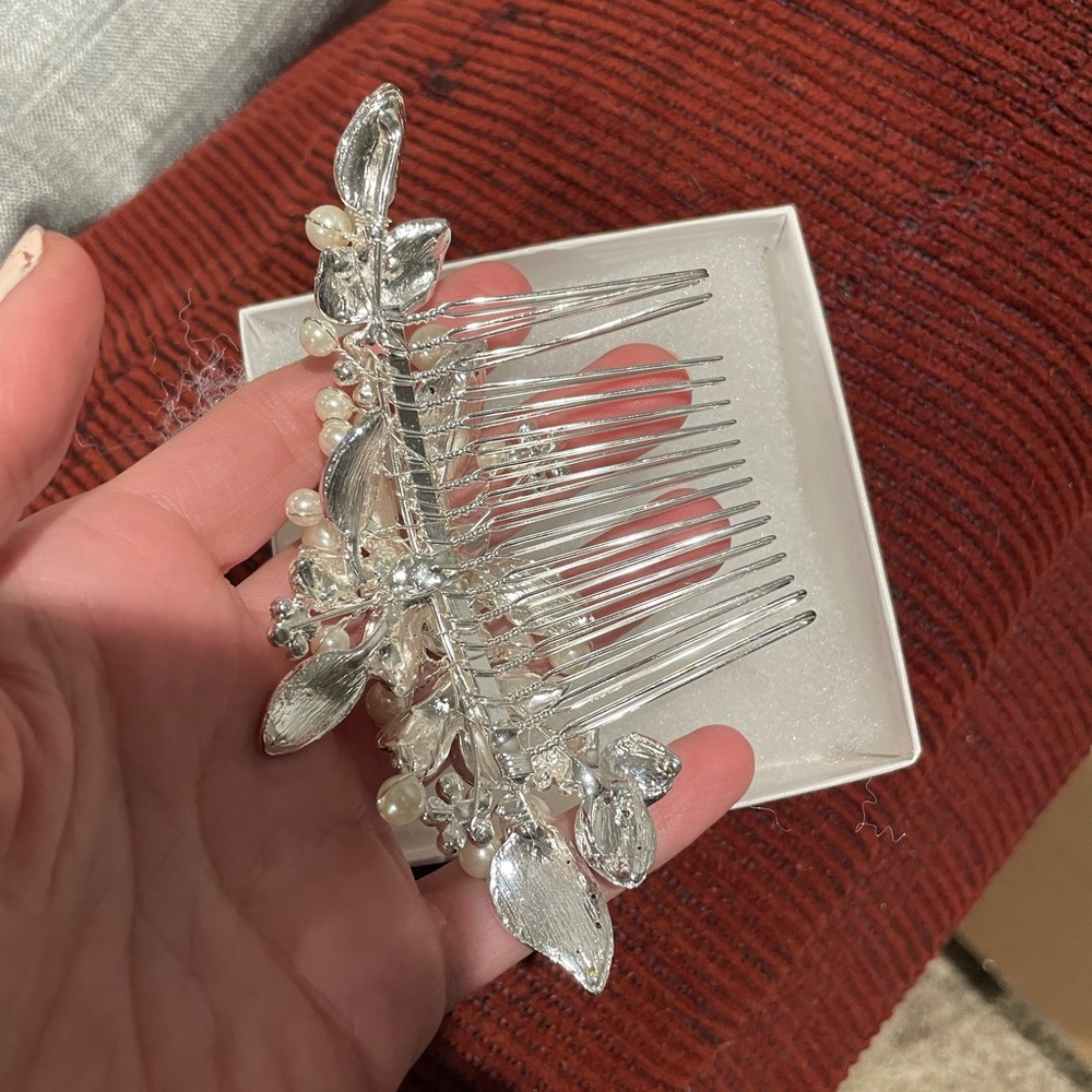 Belaire hair pin for bride